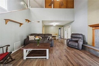 4907 Country Aire Ln in Tampa, FL - Building Photo - Building Photo