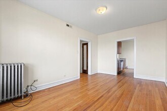 2557 W Eastwood Ave, Unit 3 in Chicago, IL - Foto de edificio - Building Photo