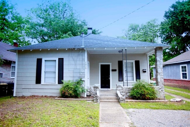 property at 1315 W 16th St