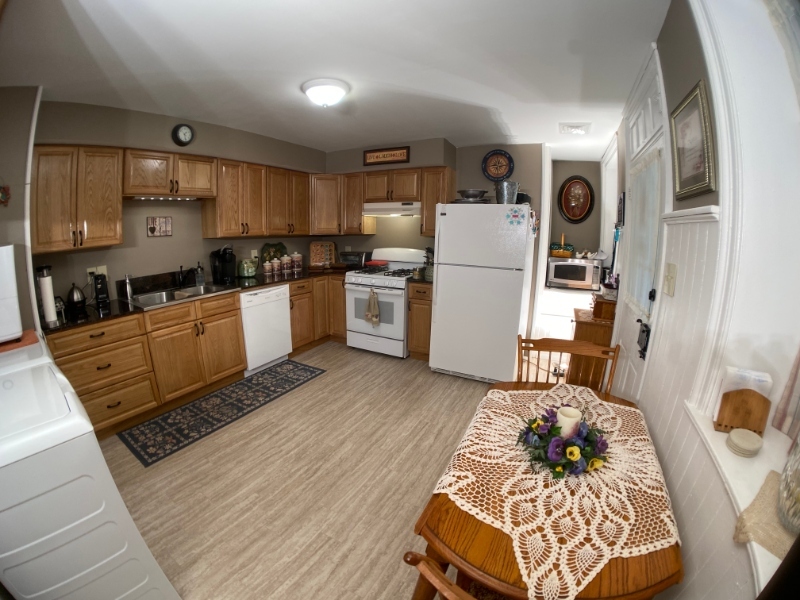 123 E Main St in Mount Joy, PA - Building Photo
