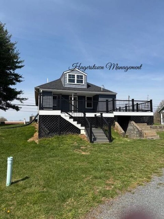 21 W Oak Ridge Dr in Hagerstown, MD - Building Photo - Building Photo
