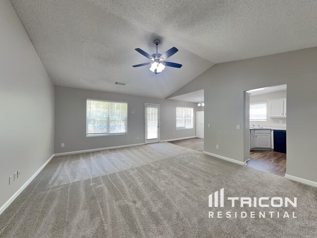 618 Red Fox Ln in Auburn, GA - Building Photo - Building Photo