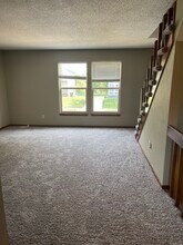 503 NW 3rd St in Blue Springs, MO - Foto de edificio - Building Photo