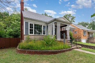 3699 Edgebrook Dr in Cincinnati, OH - Building Photo - Building Photo