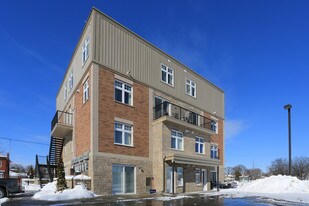 91 Dixon St in Kitchener, ON - Building Photo