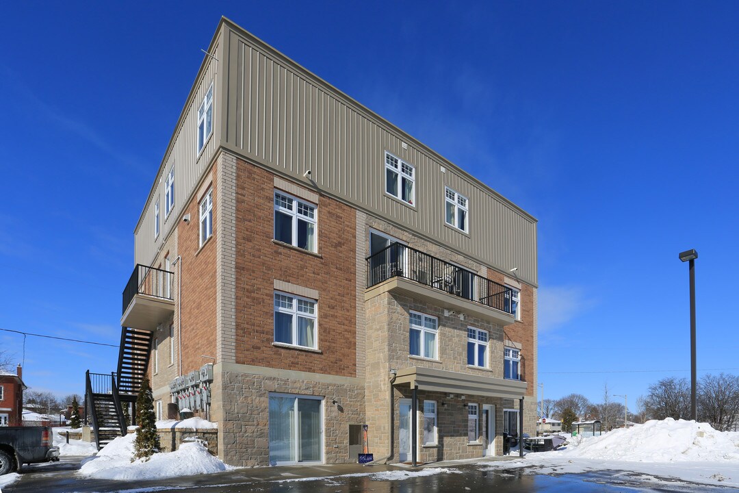 91 Dixon St in Kitchener, ON - Building Photo