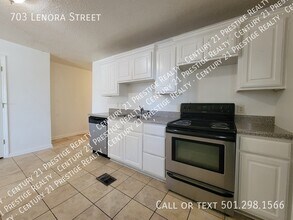 703 Lenora St in Jacksonville, AR - Building Photo - Building Photo