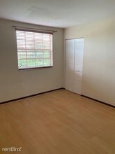 9711 Fontainebleau Blvd in Miami, FL - Building Photo - Building Photo