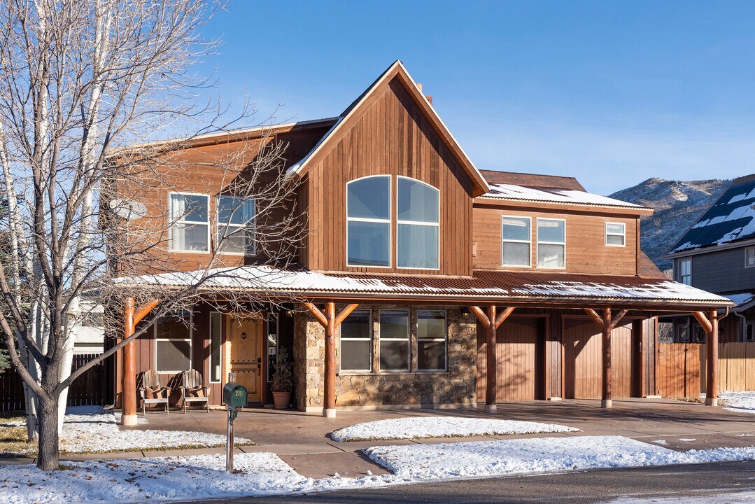211 Juniper Ct in Basalt, CO - Building Photo