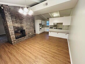 7902 Rustic Forest Dr in San Antonio, TX - Building Photo - Building Photo