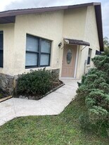 4 Prosperity Ln in Palm Coast, FL - Building Photo