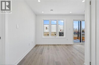 4263 Fourth Ave in Niagara Falls, ON - Building Photo - Building Photo