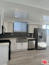 644 N Manhattan Pl in Los Angeles, CA - Building Photo - Building Photo