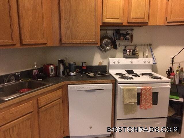1589 Beacon St in Brookline, MA - Building Photo - Building Photo