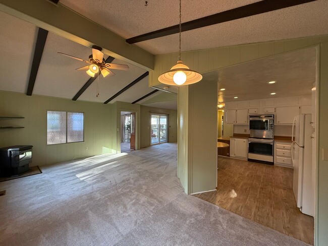 8975 Lawrence Welk Dr