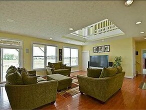 50 Edmonds Cove Rd in Hampton, VA - Building Photo - Building Photo