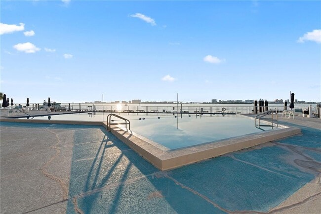 100 Pierce St in Clearwater, FL - Building Photo - Building Photo