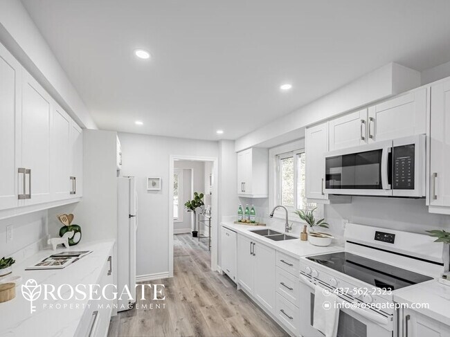 Detached 3+Den Home with 3 Parking Spaces in Prime Mississauga in Mississauga, ON - Building Photo - Building Photo