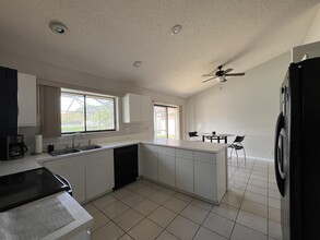 9775 Sun Pointe Dr in Boynton Beach, FL - Building Photo - Building Photo