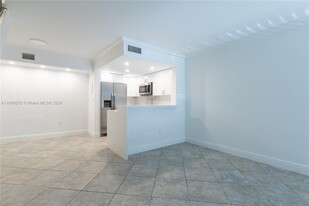 8660 NW 6th Ln, Unit 3321 in Miami, FL - Building Photo