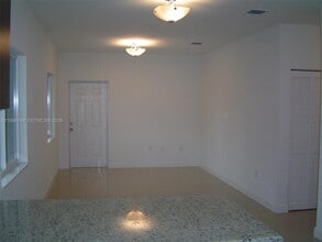 1153 SW 13th St, Unit 0 in Miami, FL - Foto de edificio - Building Photo