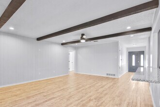 6907 Avenue W in Lubbock, TX - Building Photo - Building Photo