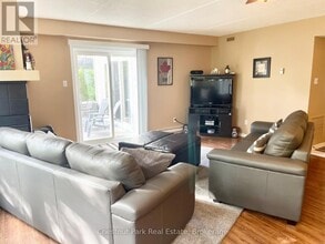 812 Suncrest Cir in Collingwood, ON - Building Photo - Building Photo