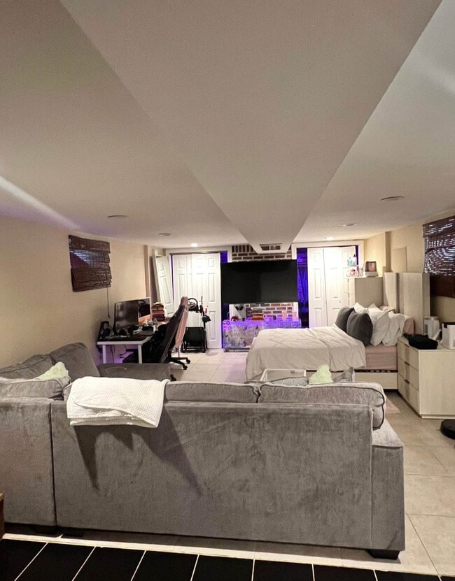15932 98th St, Unit Studio Apartment