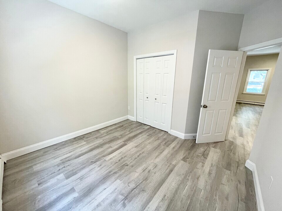 182 Bolton St, Unit 1T in Boston, MA - Building Photo