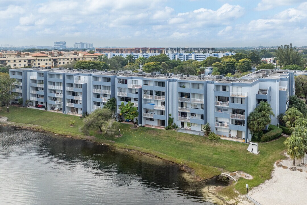 The Beach Club at Fontainebleau Park in Miami, FL - Building Photo