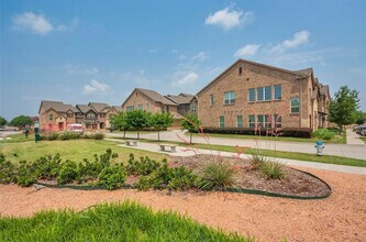 836 Rohan Dr in Richardson, TX - Foto de edificio - Building Photo