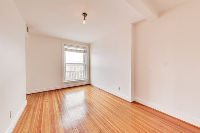 3060 16th St NW in Washington, DC - Building Photo - Building Photo