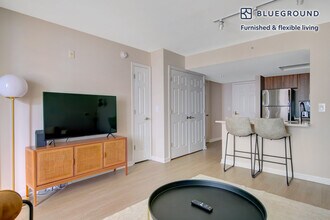 450 Massachusetts Ave NW in Washington, DC - Building Photo - Building Photo