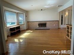 2 Stuart Dr in Syosset, NY - Building Photo - Building Photo