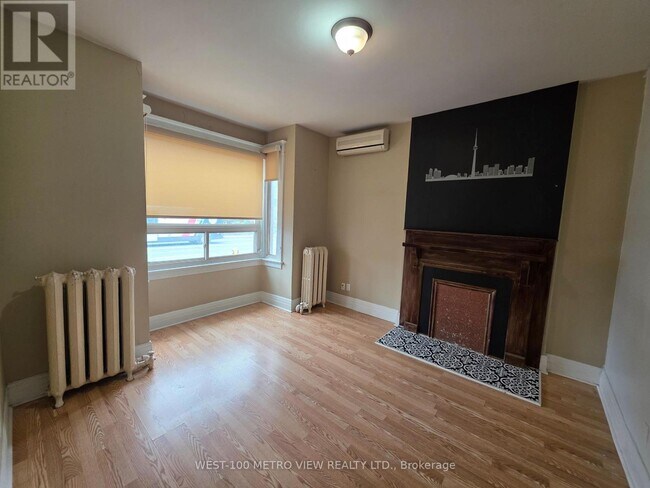 1733 Dufferin St in Toronto, ON - Building Photo - Building Photo