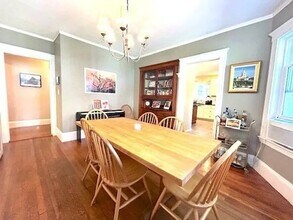 35 Oakland Rd, Unit # 1 in Brookline, MA - Foto de edificio - Building Photo