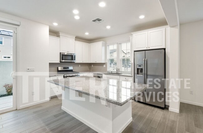 1580 Parkside Way in Roseville, CA - Building Photo - Building Photo