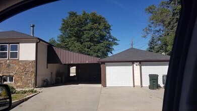 613 W 25th St in Scottsbluff, NE - Foto de edificio - Building Photo