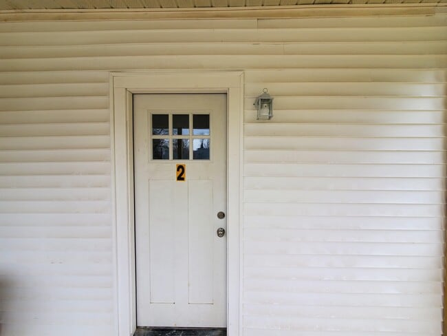 17 Canaan St in Canaan, NH - Foto de edificio - Building Photo