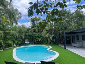 1955 Alamanda Dr in North Miami, FL - Building Photo