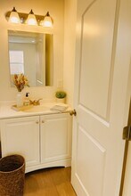 636 E 87th St in Los Angeles, CA - Foto de edificio - Building Photo