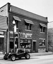 118 Pine St, Unit SR2 Furnished in Sheboygan Falls, WI - Building Photo