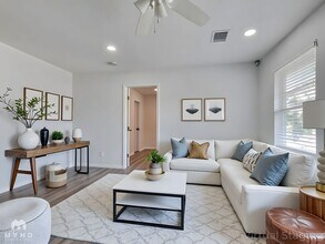 5962 Belcrest St in Houston, TX - Building Photo - Building Photo