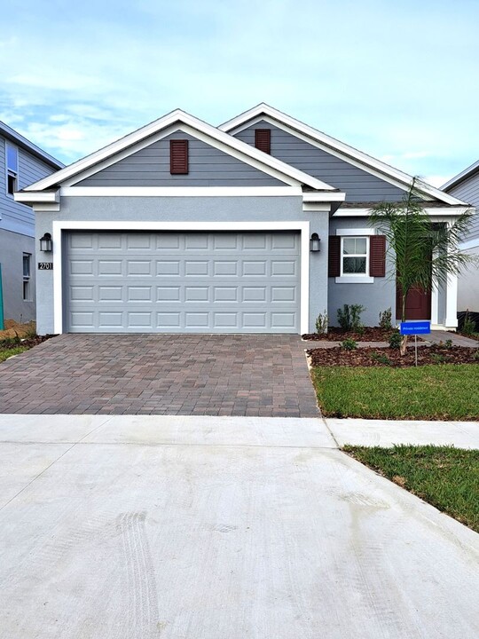 2701 Runners Cir in Clermont, FL - Building Photo