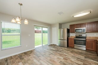 7406 Bridgeview Dr in Wesley Chapel, FL - Foto de edificio - Building Photo