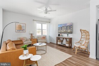 308 Douglas Ave in Colonial Beach, VA - Foto de edificio - Building Photo