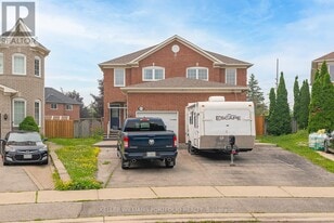 1458 Quest Cir in Mississauga, ON - Building Photo