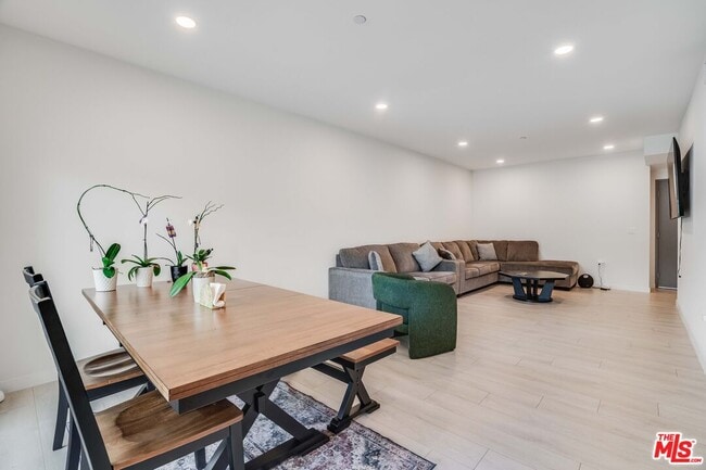 1021 S Shenandoah St in Los Angeles, CA - Building Photo - Building Photo