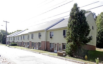 Reservoir Manor- 10 in Seymour, CT - Foto de edificio - Building Photo