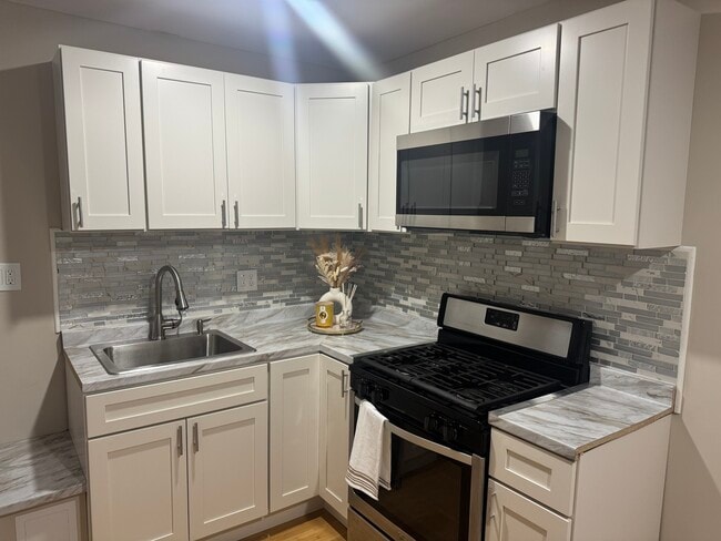 265 N 7th St, Unit Spacious and modern in Newark, NJ - Building Photo - Building Photo
